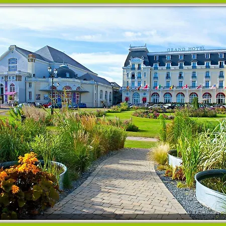 Cabourg, Appartement Plain Pied Avec Terrasse Acces Direct A La Plage Buitenkant foto