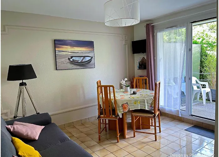Cabourg, Appartement Plain Pied Avec Terrasse Acces Direct A La Plage